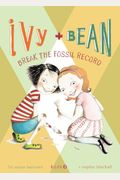 Ivy And Bean Break The Fossil Record (Turtleback School & Library Binding Edition) (Ivy & Bean)