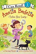 Amelia Bedelia Tries Her Luck (Turtleback School & Library Binding Edition) (I Can Read Books: Level 1)