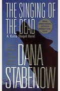 The Singing Of The Dead (Kate Shugak Novels)
